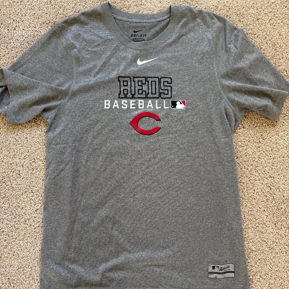 Cincinnati Reds Nike dri-fit tee. Men's size small. EUC